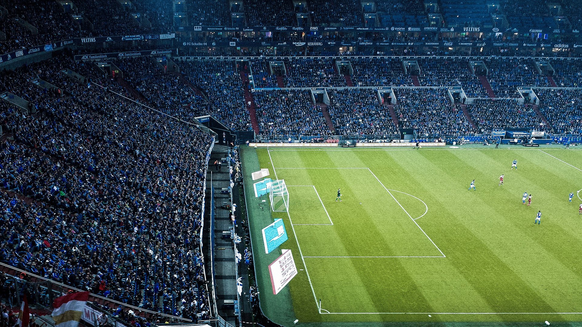 拉沃尔杯精神鏖战法网红土，鲁德以热血点燃赛场灵魂